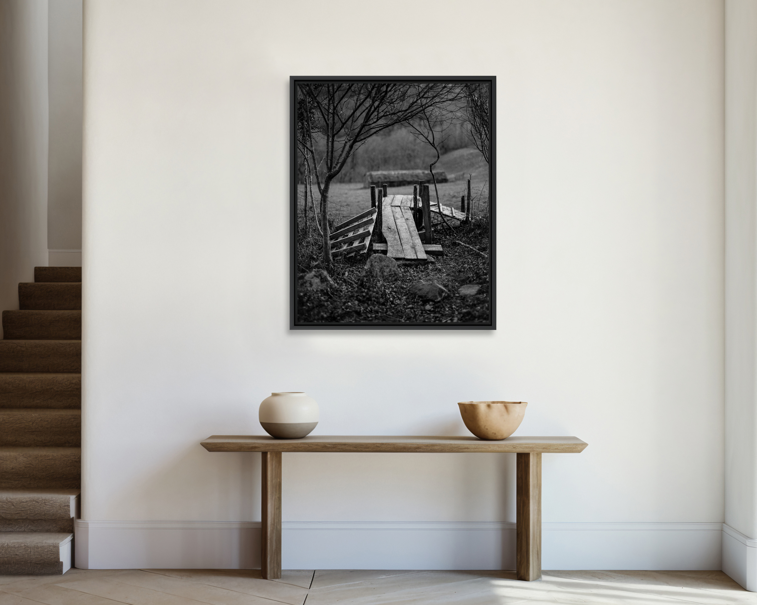 MUGA Passage en bois à la limite d'un pâturage au Pays basque.