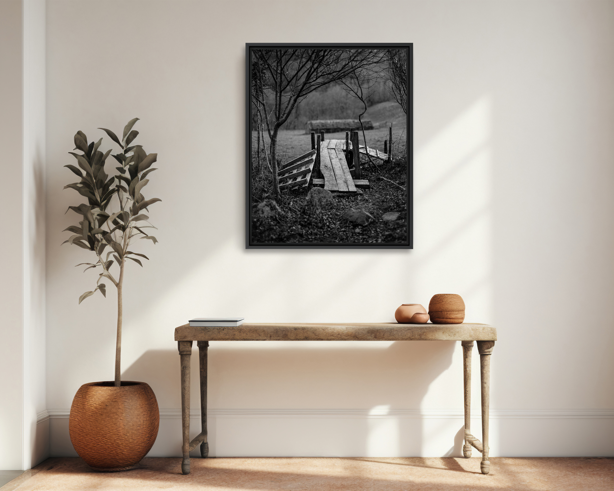 MUGA Passage en bois à la limite d'un pâturage au Pays basque.