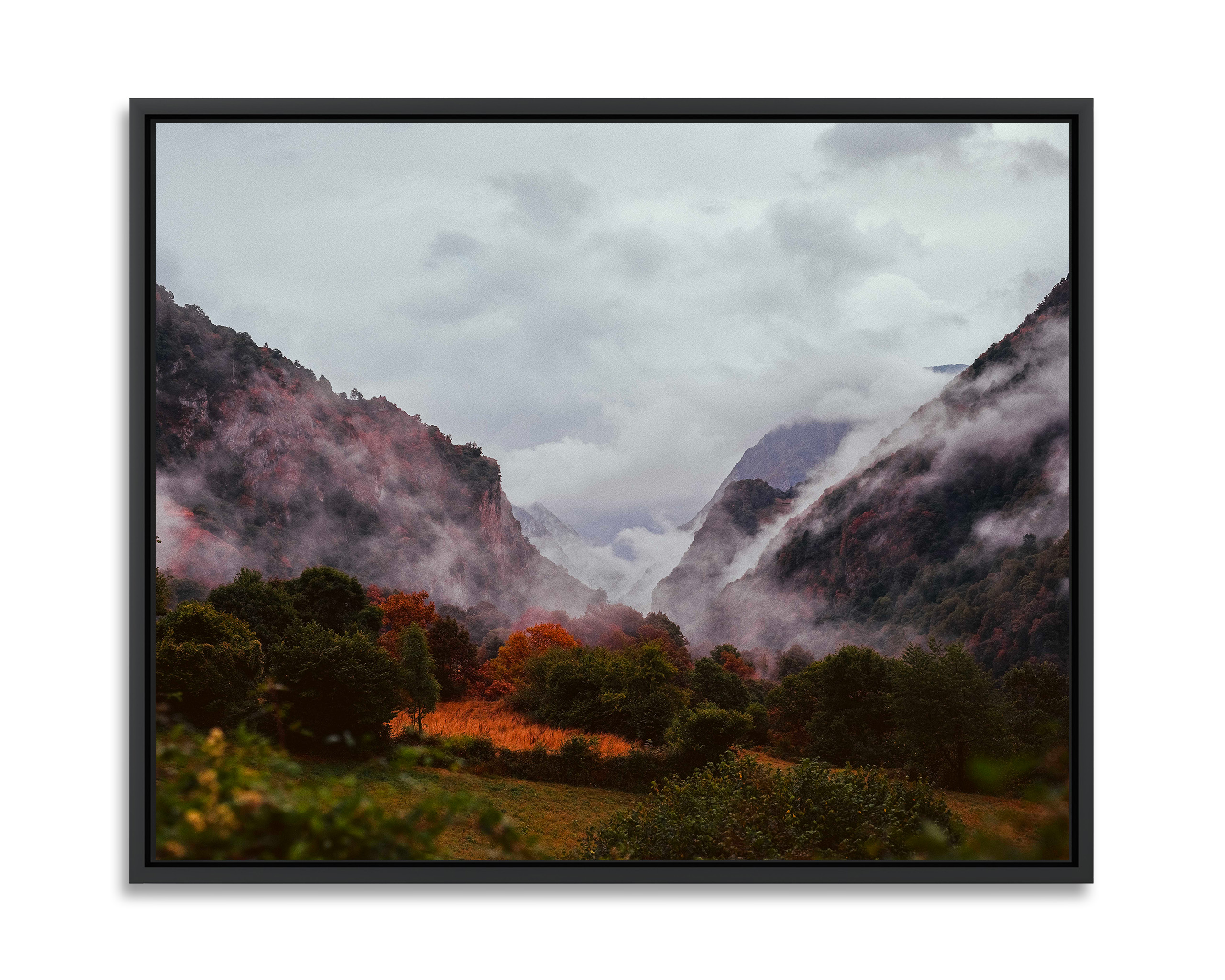 Perspective nuageuse en vallée d’Aspe à la fin d’un été caniculaire.